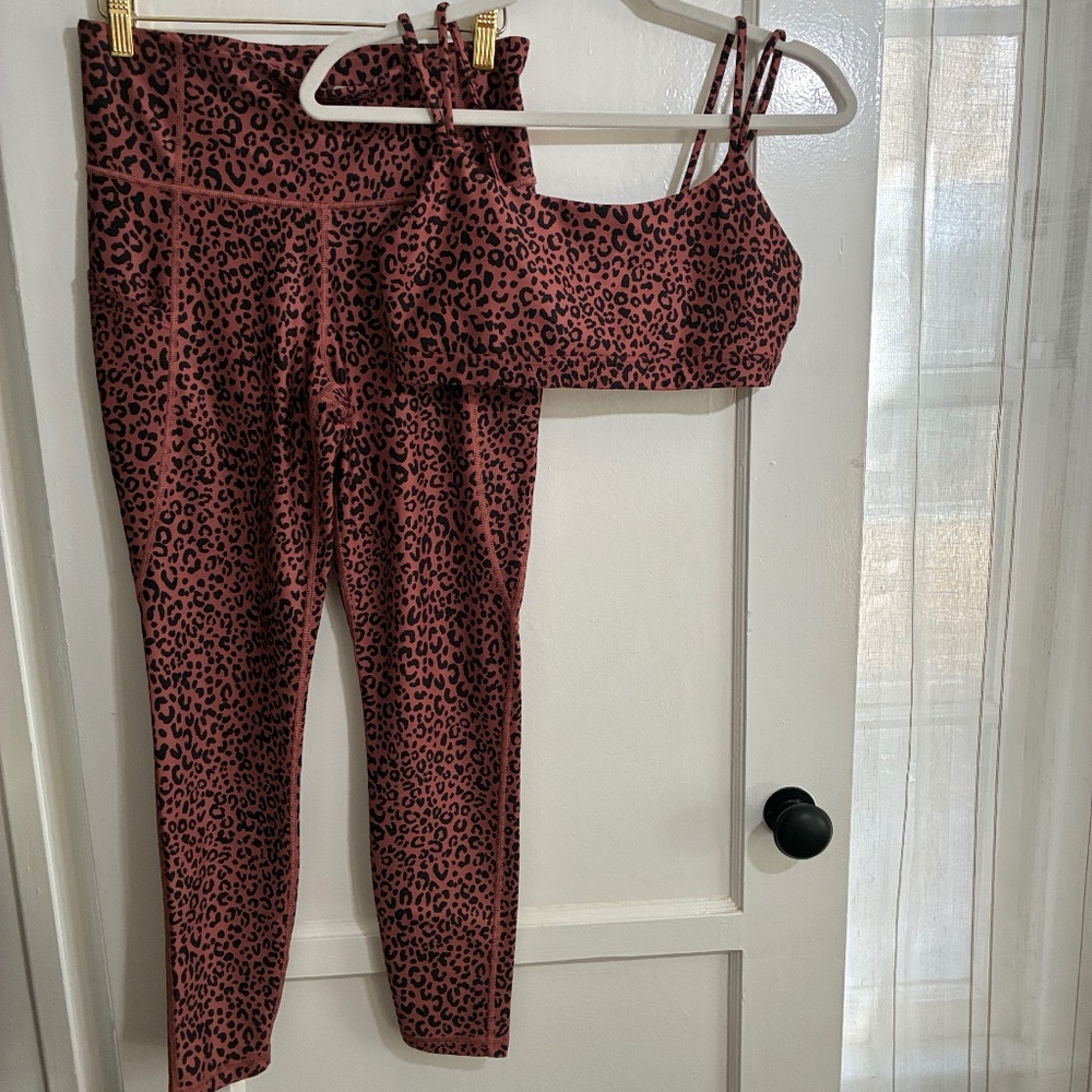 Gap Fit Leopard 🐆 Matching Set with Blackout Technology